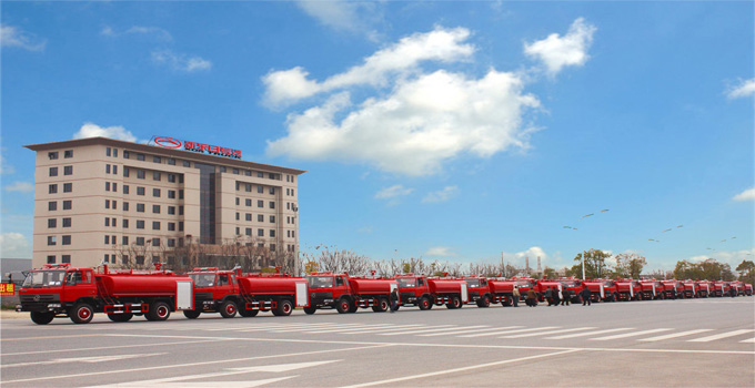 15輛東風145消防灑水車準備發車了